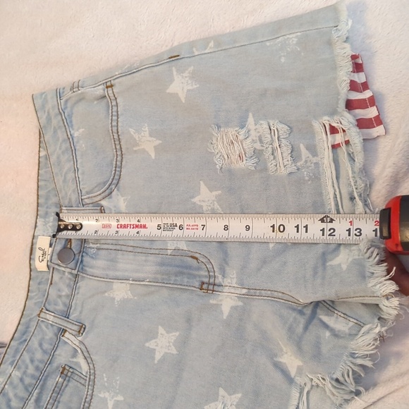 Easel Light Blue Star Patterned Jean Shorts Size Large - Picture 5 of 5